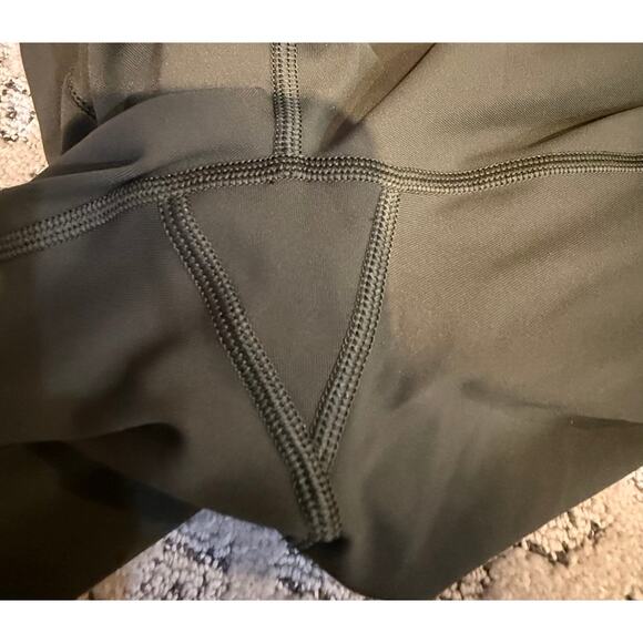 Lululemon D34 Speed Up Crop 21″ – Olive Green, Size 2 - Picture 5 of 7